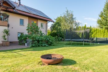 Garten mit Trampolin